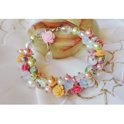 Гривна с опалит, перли и коралови рози