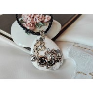 Винтидж колие бял хаулит