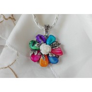 Винтидж колие с многоцветен седеф и коралова роза