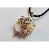 Винтидж колие от бял седеф и перли