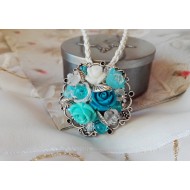 Винтидж колие със сини рози