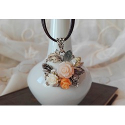 Винтидж колие седеф и коралови рози