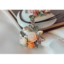 Винтидж колие седеф и коралови рози