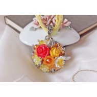 Винтидж колие с коралови рози в есенни цветове